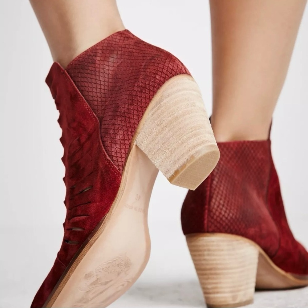 Free People Loveland Suede Ankle Boots in Red Size 37 - Picture 2 of 12